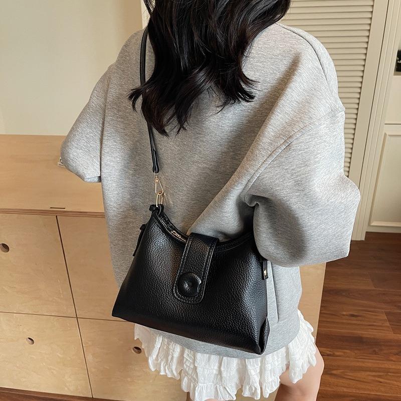 Bags Women s Summer Fashion Soft Leather Niche Large Capacity Commuter Shoulder Bag Versatile Premium Sense Big Bag чорний
Bags Women s Summer Fashion Soft Leather Niche Large Capacity Commuter Shoulder Bag Versatile Premium Sense Big Bag чорний