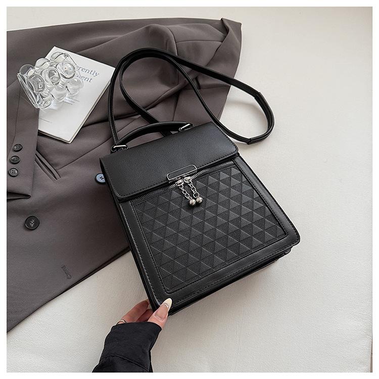 2025 лето новый модный универсальный простой на плечо кроссбоди в гонконгском стиле ретро высококачественная текстура для поездок на работу рюкзак чёрный
2025 лето новый модный универсальный простой на плечо кроссбоди в гонконгском стиле ретро высококачественная текстура для поездок на работу рюкзак чёрный