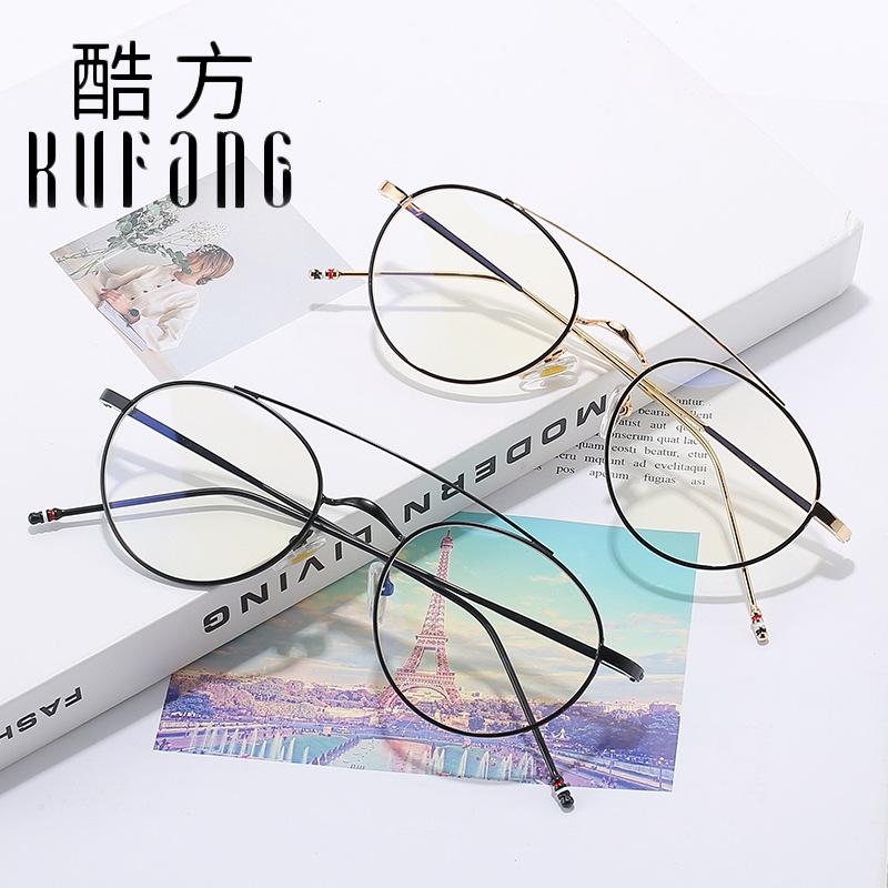 Осень 2021. Очки унисекс в овальной оправе с разноцветными вариантами. Очки в полной оправе. Модная металлическая оправа.
Осень 2021. Очки унисекс в овальной оправе с разноцветными вариантами. Очки в полной оправе. Модная металлическая оправа.