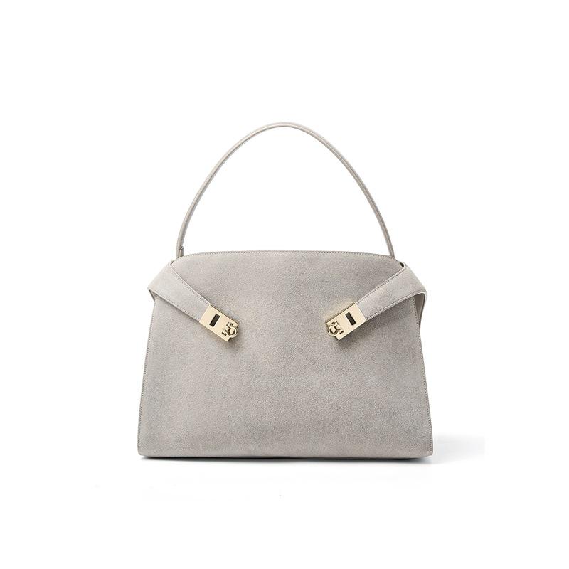 Korean Retro-Style Fashionable Large-Capacity Women s Tote Bag
Korean Retro-Style Fashionable Large-Capacity Women s Tote Bag