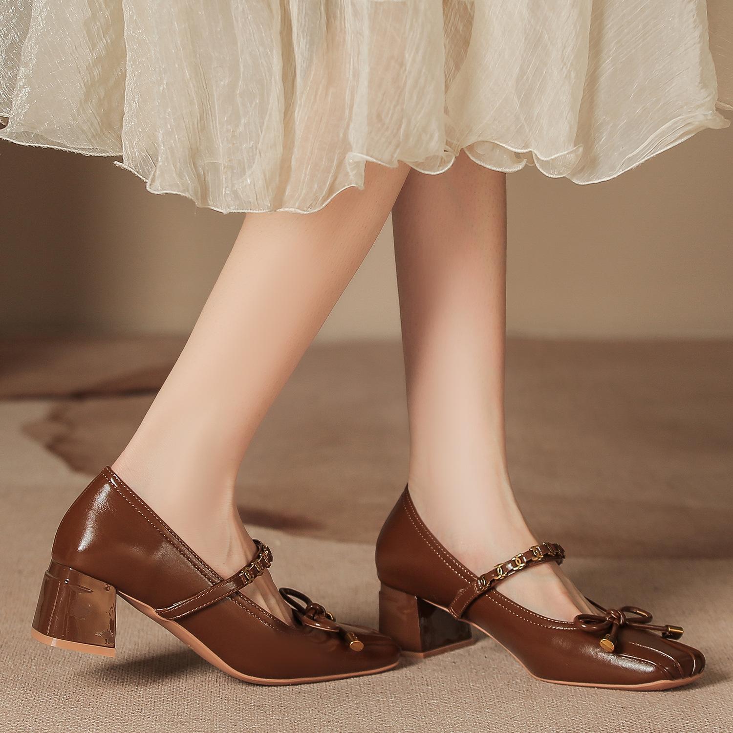 H923-12 Summer high heels women s high-end new thick heel single shoes square head bow fairy with skirt shoes 40 коричневий
H923-12 Summer high heels women s high-end new thick heel single shoes square head bow fairy with skirt shoes 40 коричневий