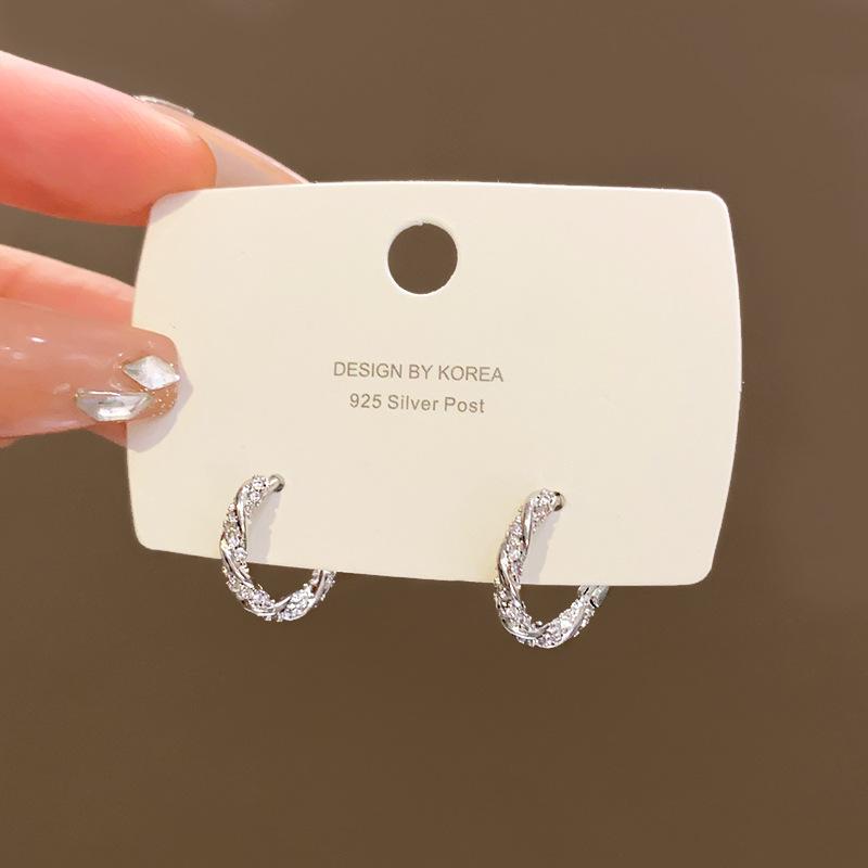 ins wind zircon circle ear buckle women s design earrings Korean earrings wholesale
ins wind zircon circle ear buckle women s design earrings Korean earrings wholesale