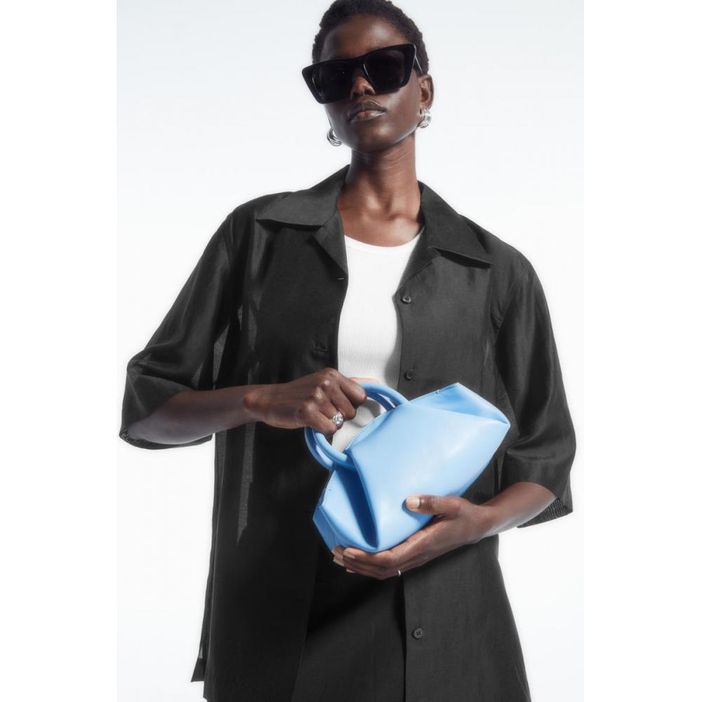 Кожаная большая сумка COS Japan Fold Micro blue/NOSIZE
Кожаная большая сумка COS Japan Fold Micro blue/NOSIZE