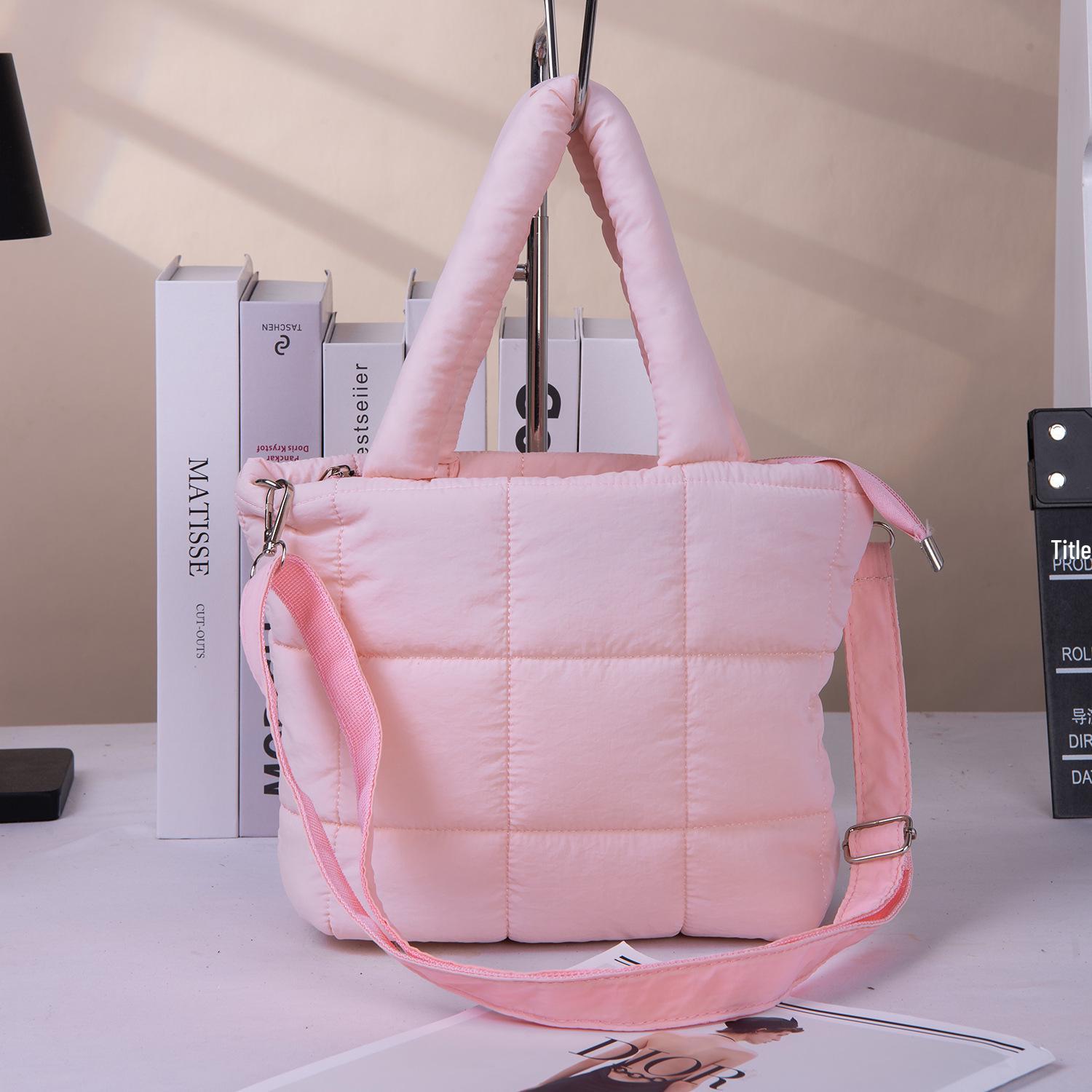 Женская милая пушистая сумка кроссбоди для путешествий и поездок на работу с регулируемым ремнем розовый