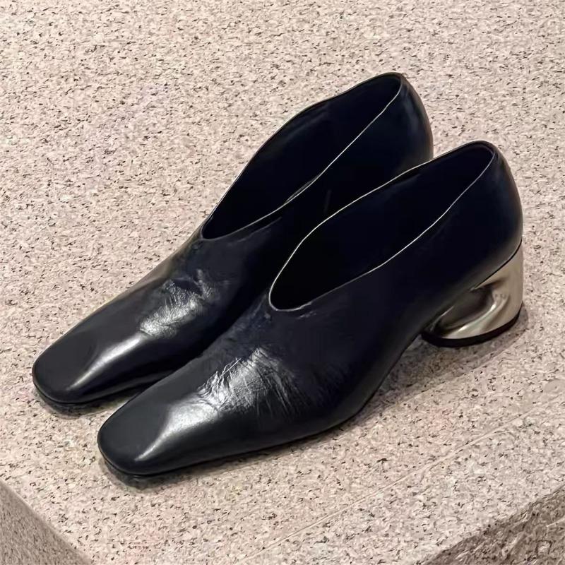 Модные женские туфли-лодочки на лето, новые, с квадратным носком, глубоким вырезом, вставками, закрытой пяткой, противоскользящей износостойкой подошвой и толстым каблуком 40 чёрный
Модные женские туфли-лодочки на лето, новые, с квадратным носком, глубоким вырезом, вставками, закрытой пяткой, противоскользящей износостойкой подошвой и толстым каблуком 40 чёрный