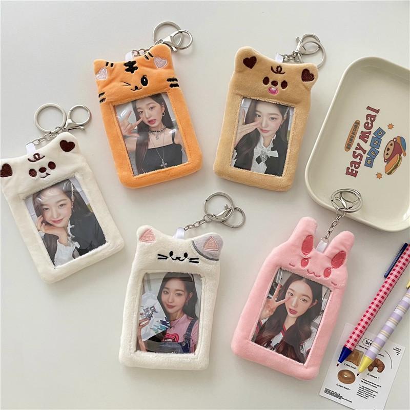 Милый медведь, кролик, плюшевый держатель для фотокарт, милый Kpop Idol, чехол для фотоальбома, чехол для удостоверения личности, брелок для ключей, сумка-кулон
Милый медведь, кролик, плюшевый держатель для фотокарт, милый Kpop Idol, чехол для фотоальбома, чехол для удостоверения личности, брелок для ключей, сумка-кулон