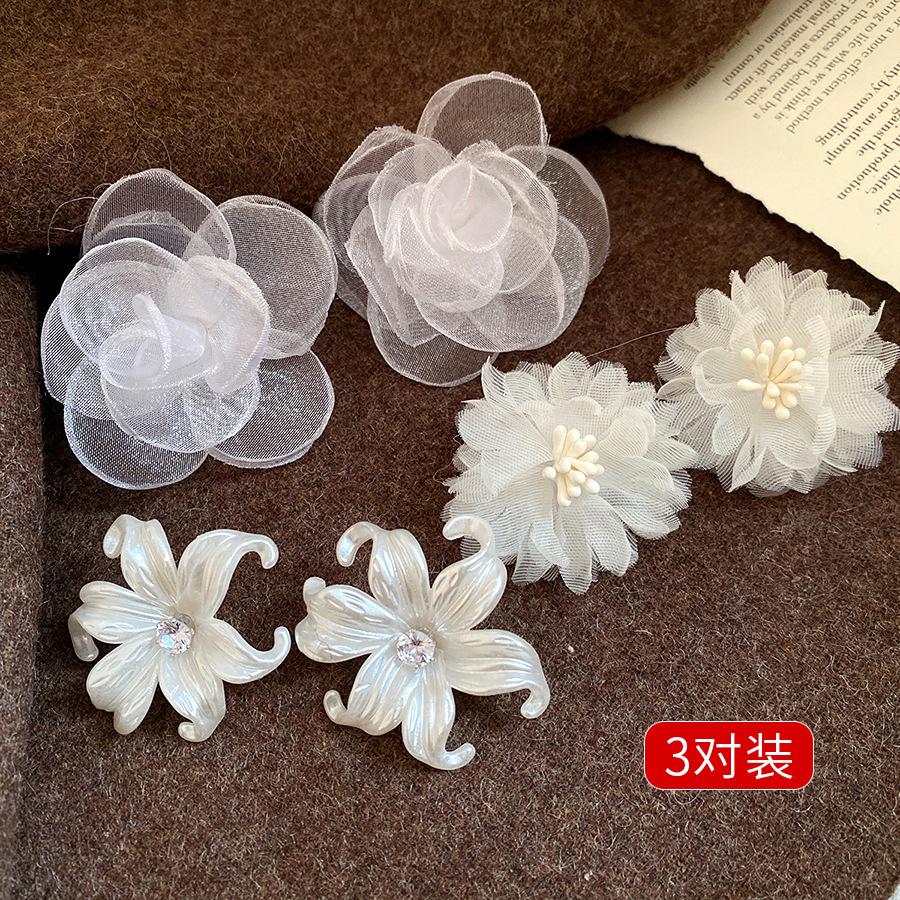 Silver needle fabric flower pearl stud earrings set exquisite elegance temperament earrings light luxury high sense niche earrings women
Silver needle fabric flower pearl stud earrings set exquisite elegance temperament earrings light luxury high sense niche earrings women