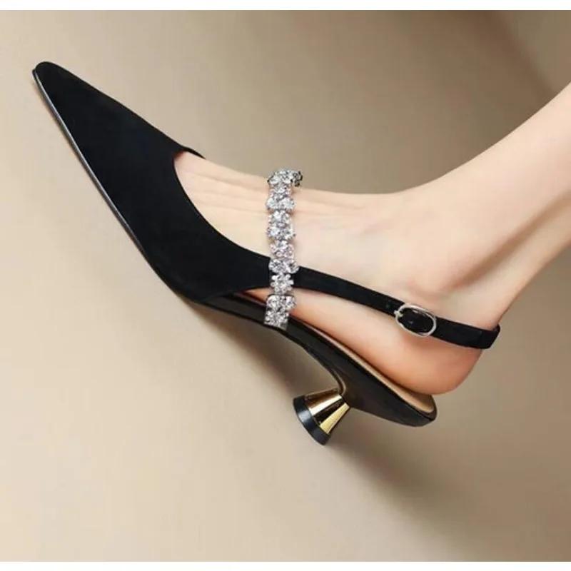 Новые черно-серебристые босоножки на низком каблуке для женщин, блестящие хрустальные ремешки, босоножки с острым носком, женские туфли-слингбэки, женская обувь 39 чёрный
Новые черно-серебристые босоножки на низком каблуке для женщин, блестящие хрустальные ремешки, босоножки с острым носком, женские туфли-слингбэки, женская обувь 39 чёрный