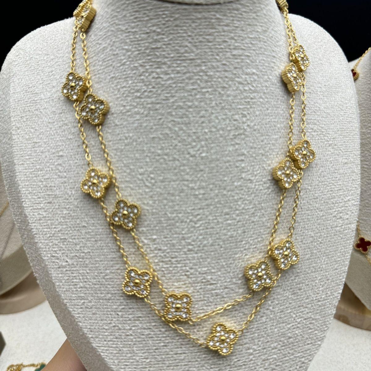 New Arrival Four-leaf Clover Necklace 20 Flower Long Necklace Fashiontrendycasual Clavicle Chain gold full diamond
New Arrival Four-leaf Clover Necklace 20 Flower Long Necklace Fashiontrendycasual Clavicle Chain gold full diamond