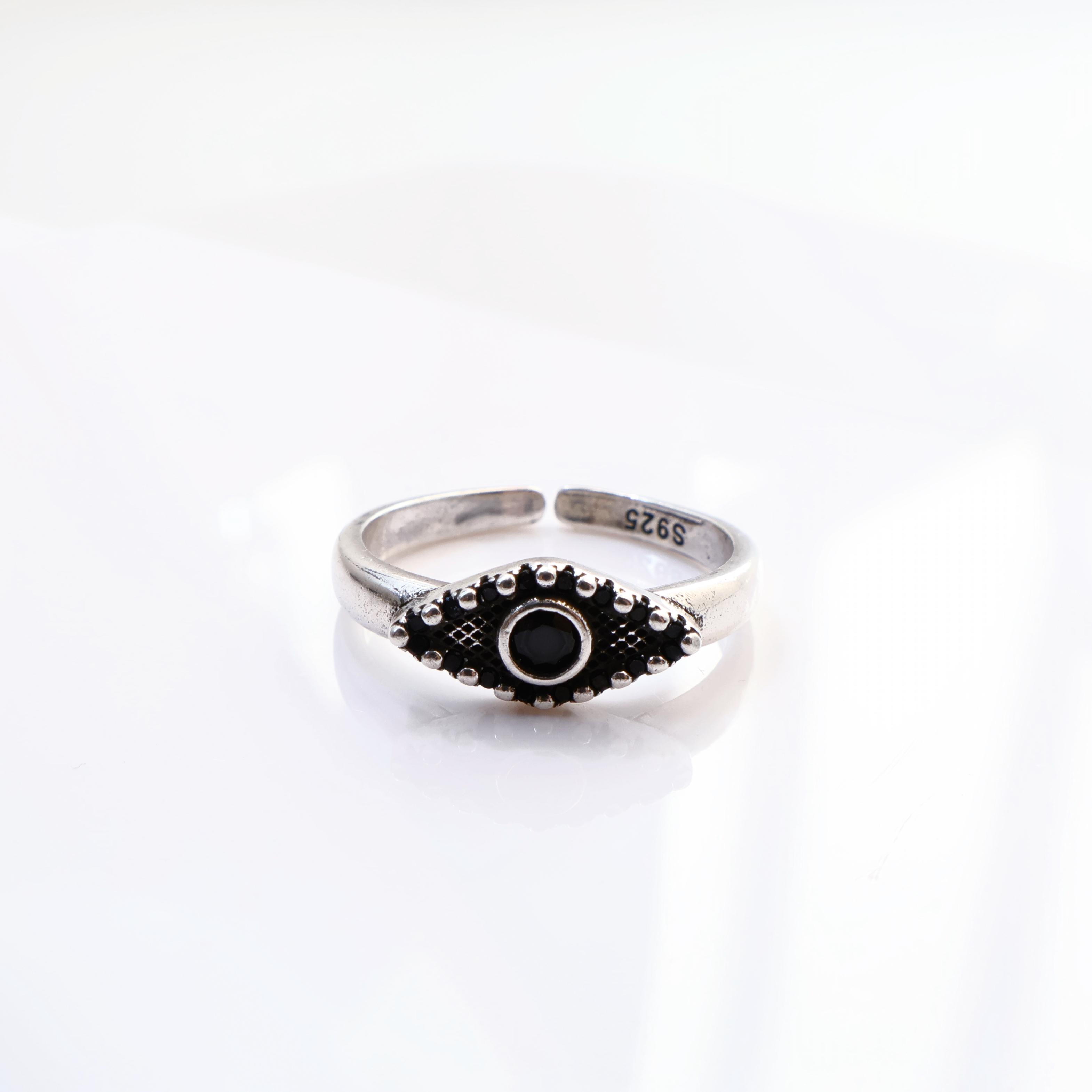 Retro “Weave & Gaze” Adjustable Open Ring For Men Women Gothic Punk Edgy Silver-plated Copper Couple Accessories Gift 8-11
Retro “Weave & Gaze” Adjustable Open Ring For Men Women Gothic Punk Edgy Silver-plated Copper Couple Accessories Gift 8-11