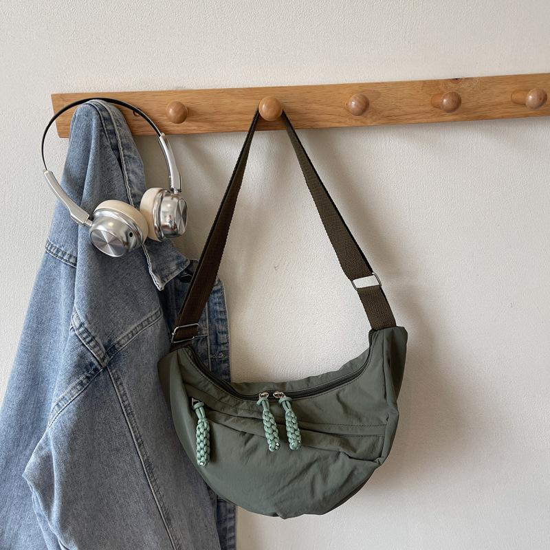 Premium bag women s autumn new commuter armpit bag fashionable simple niche design shoulder messenger bag
Premium bag women s autumn new commuter armpit bag fashionable simple niche design shoulder messenger bag