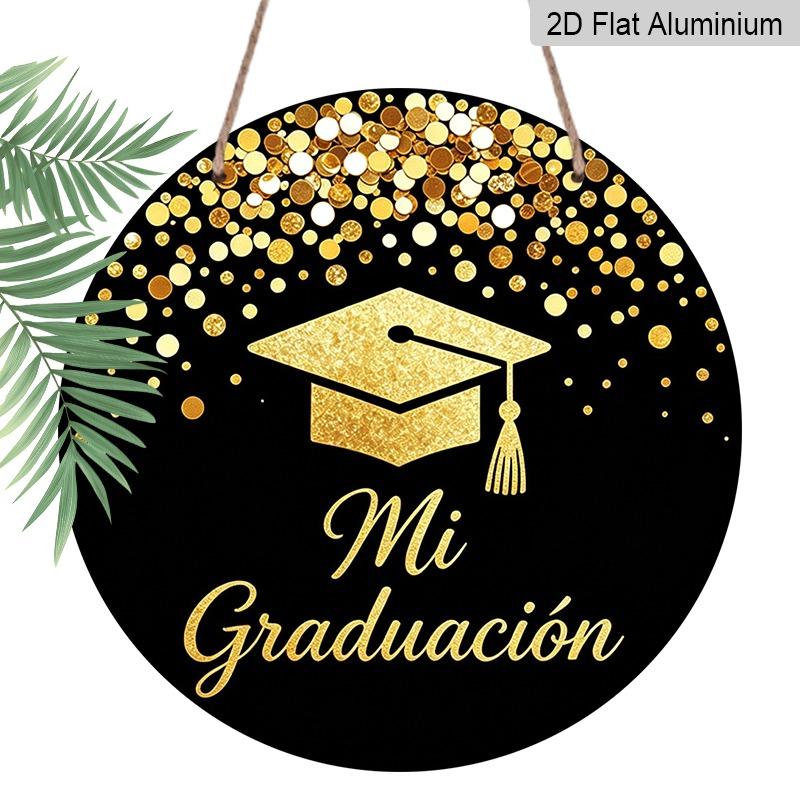 2D Flat Aluminum Graduation-themed Wall Hanging, Available in Multiple Sizes, Featuring A Spanish-style Black and Gold Glitter Graduation Cap Design 7.87×7.87inch
2D Flat Aluminum Graduation-themed Wall Hanging, Available in Multiple Sizes, Featuring A Spanish-style Black and Gold Glitter Graduation Cap Design 7.87×7.87inch
