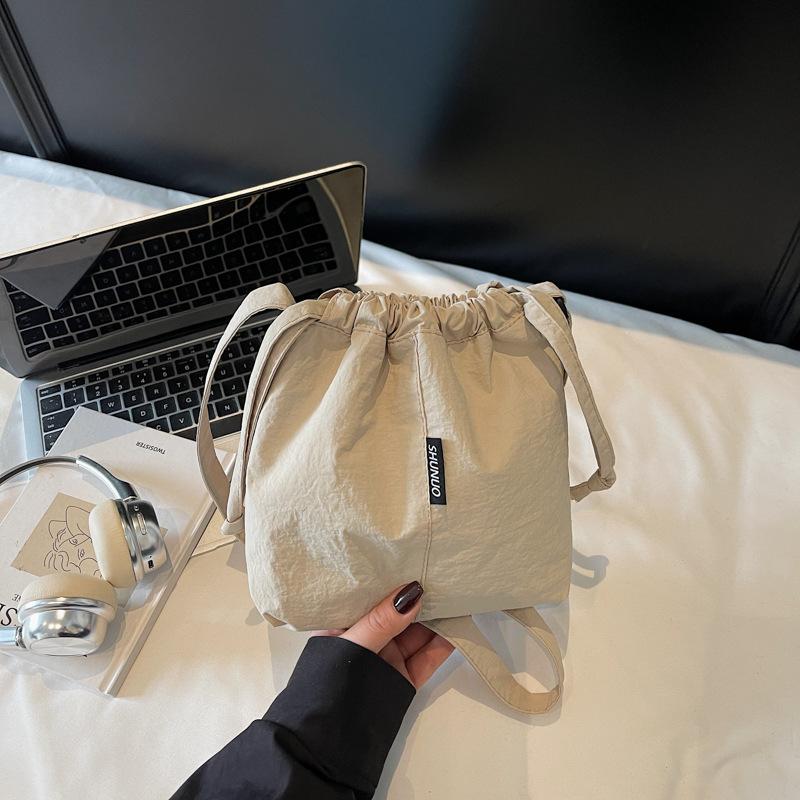 Летняя повседневная маленькая сумка-мешок на шнурке, мужская и женская легкая сумка-мессенджер, яркая спортивная сумка для мобильного телефона, простая сумка-ведро бежевый
Летняя повседневная маленькая сумка-мешок на шнурке, мужская и женская легкая сумка-мессенджер, яркая спортивная сумка для мобильного телефона, простая сумка-ведро бежевый