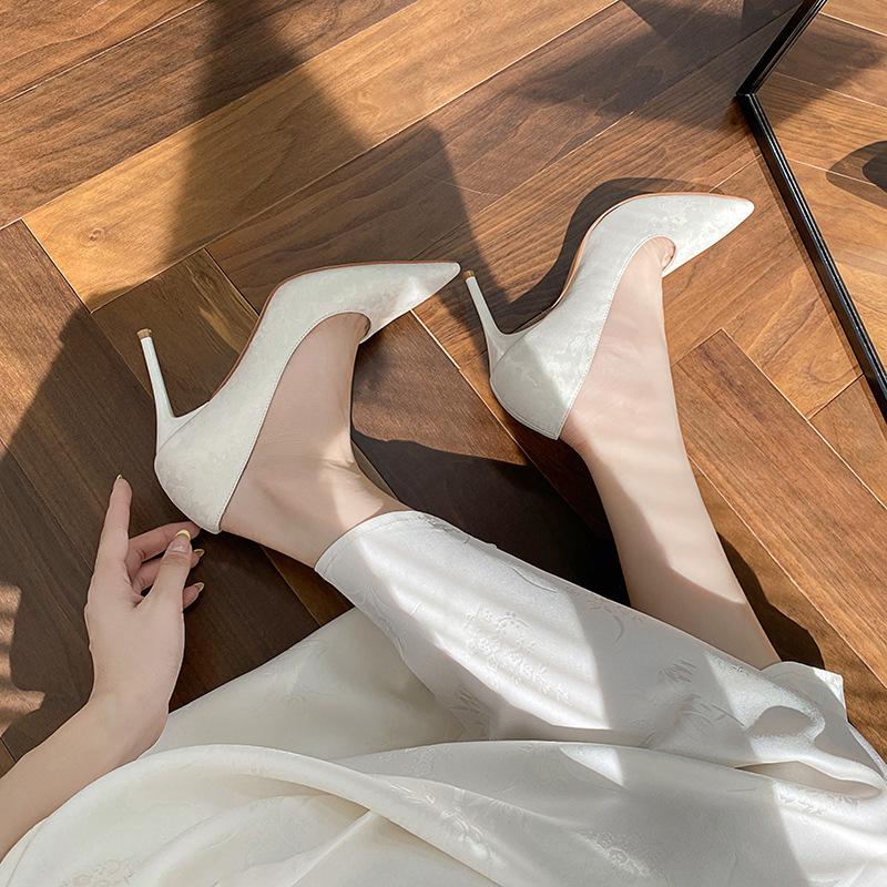 With skirt, single shoes, high heels, women s thin heels, new pointed and versatile with cheongsam 40
With skirt, single shoes, high heels, women s thin heels, new pointed and versatile with cheongsam 40