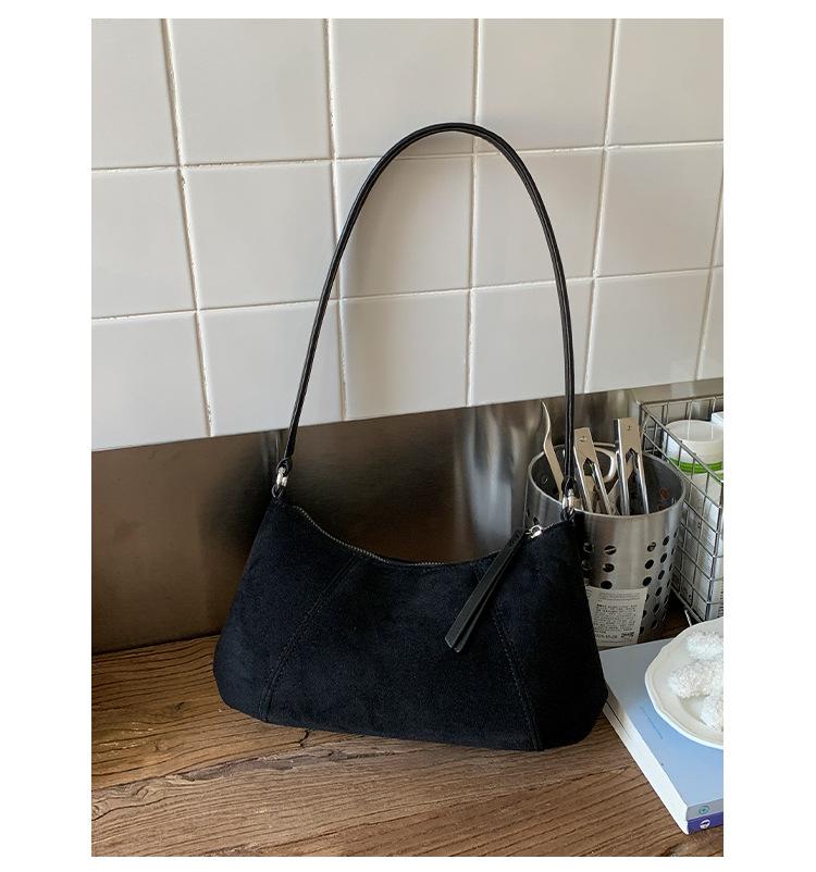 Autumn and winter retro large-capacity bag women s 2025 new casual fashion underarm bag texture niche versatile messenger bag чёрный
Autumn and winter retro large-capacity bag women s 2025 new casual fashion underarm bag texture niche versatile messenger bag чёрный