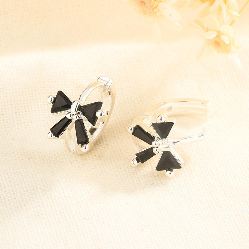 Black Zircon 3D Bow Hoop Earrings For Women Cool Sweet Temperament Elegant Cubic Zirconia Ear Rings Fashion Jewelry
Black Zircon 3D Bow Hoop Earrings For Women Cool Sweet Temperament Elegant Cubic Zirconia Ear Rings Fashion Jewelry