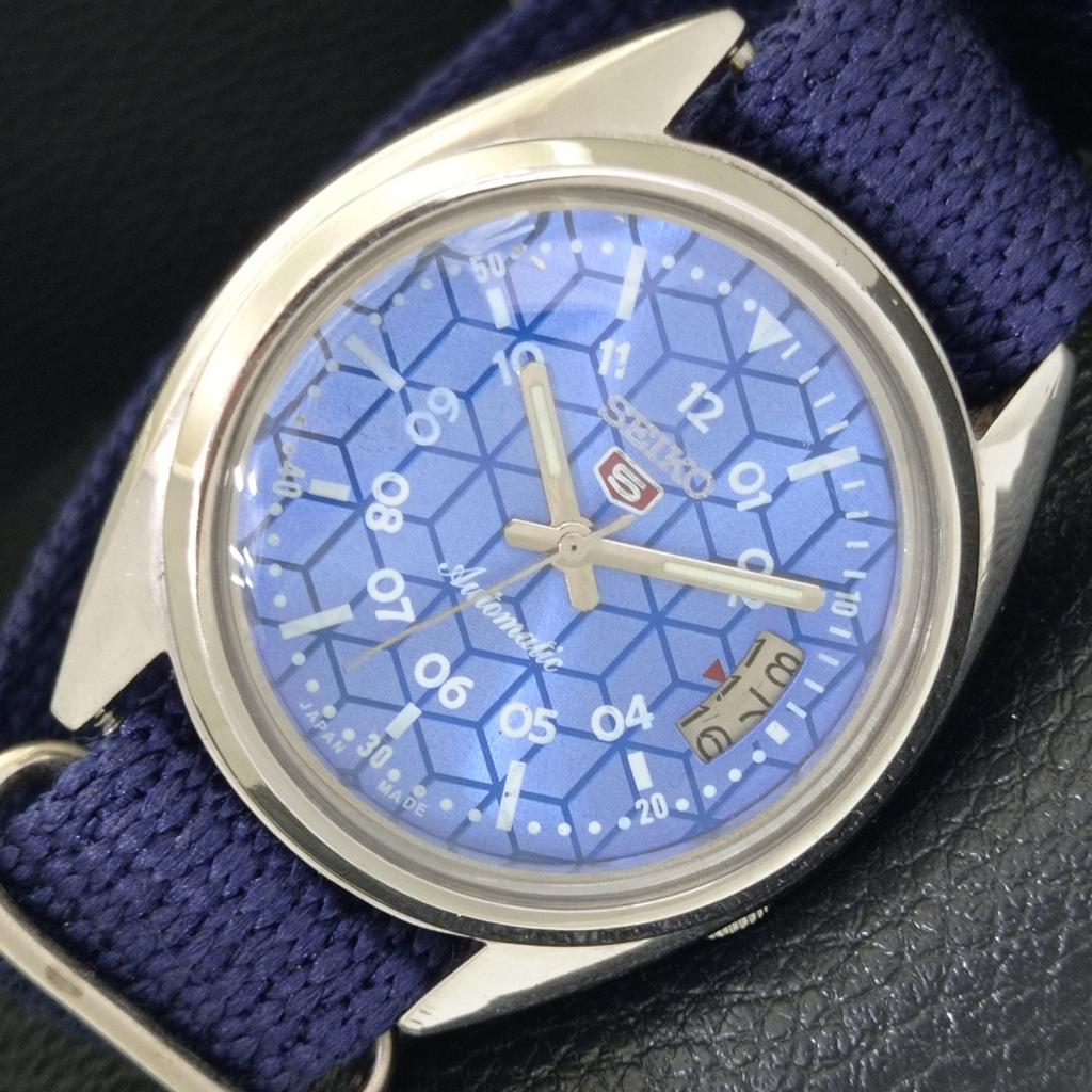 SEIKO 5 AUTOMATIC JAPAN 7009A MENS VINTAGE BLUE COLOR DIAL WATCH a702306-5 R124-a702306
SEIKO 5 AUTOMATIC JAPAN 7009A MENS VINTAGE BLUE COLOR DIAL WATCH a702306-5 R124-a702306