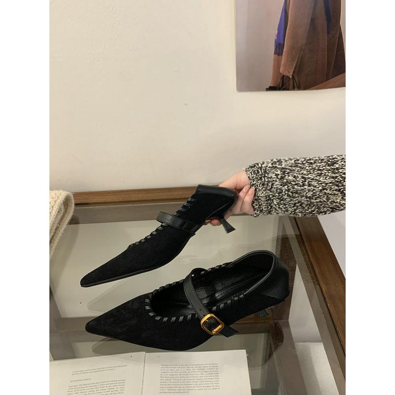 French suede splicing temperament single shoes women s 2025 autumn new versatile stiletto pointed one-button high heels 39 абрикосовий
French suede splicing temperament single shoes women s 2025 autumn new versatile stiletto pointed one-button high heels 39 абрикосовий