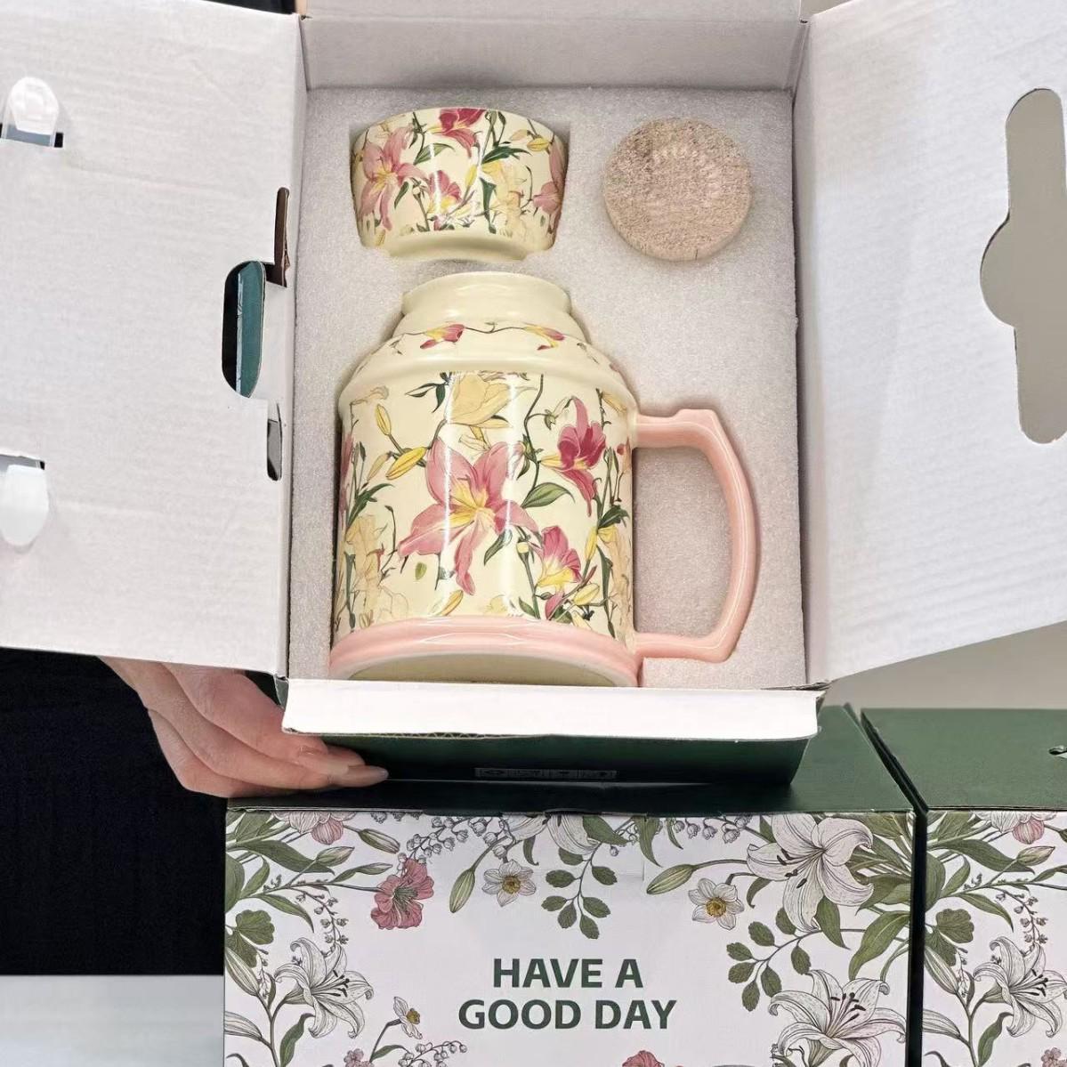 Retro Brocade Ceramic Mug with Gift Box - Perfect for Office or Birthday Souvenir 500 ml
Retro Brocade Ceramic Mug with Gift Box - Perfect for Office or Birthday Souvenir 500 ml