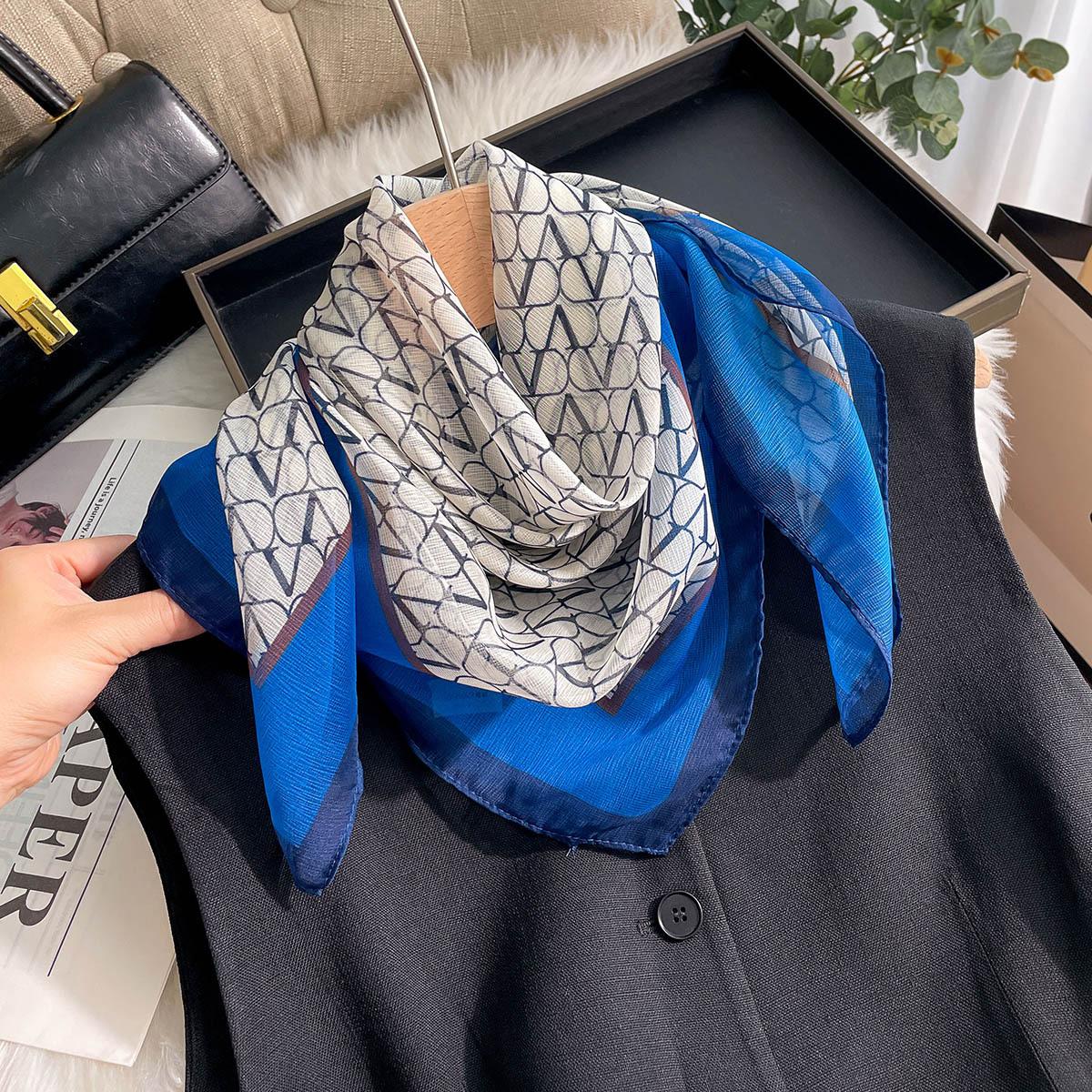 70cm Square Women s Scarf 1 PC Satin Bandanna Bag Scarf Head Band Fashion Print Hair Shawl Wrap Female Neckerchief Hijab
70cm Square Women s Scarf 1 PC Satin Bandanna Bag Scarf Head Band Fashion Print Hair Shawl Wrap Female Neckerchief Hijab