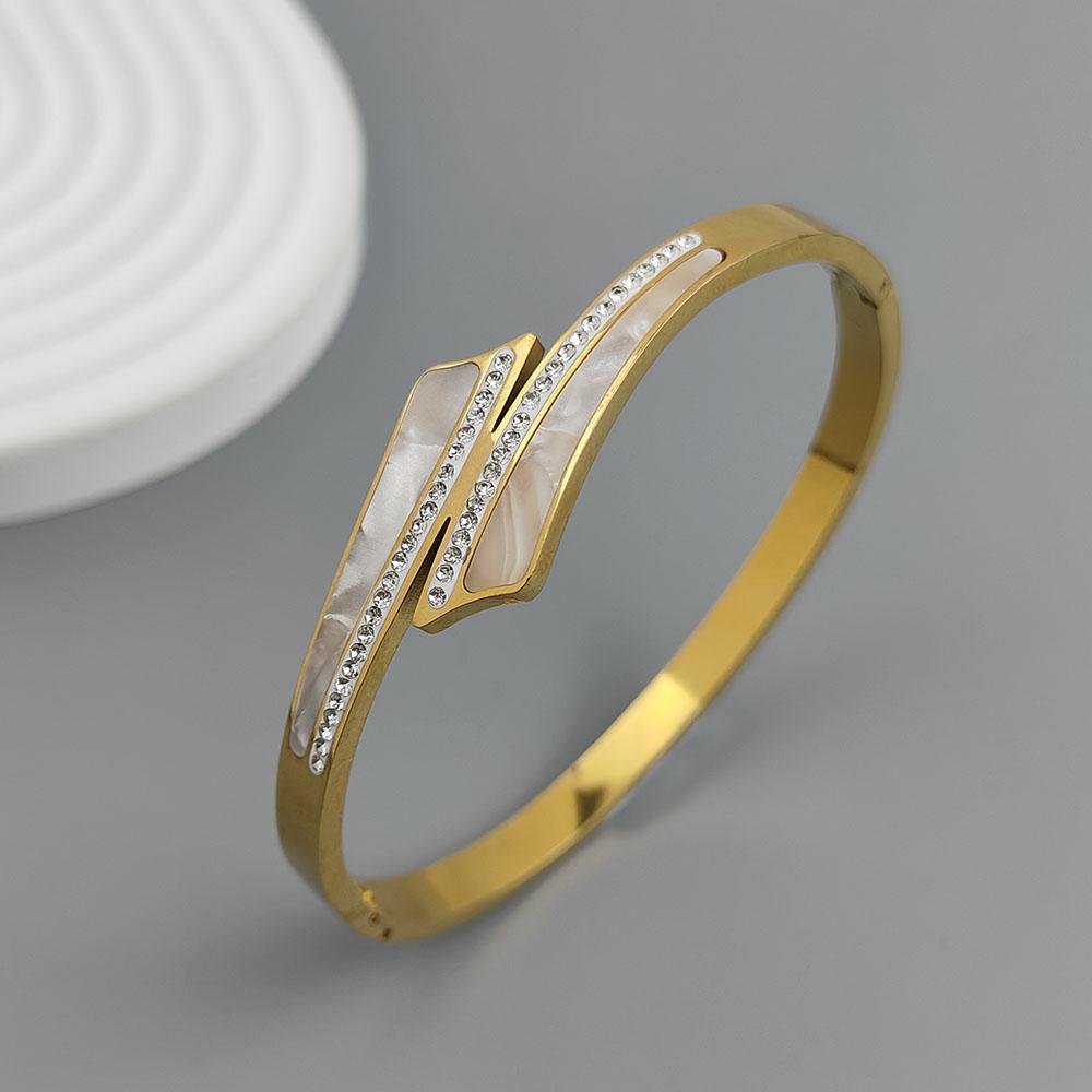 New Cross Zircon White Shell Stainless Steel Gold Plated Bracelet 18K, High Quality Waterproof Couple Bracelet, Wife Gift золотий
New Cross Zircon White Shell Stainless Steel Gold Plated Bracelet 18K, High Quality Waterproof Couple Bracelet, Wife Gift золотий