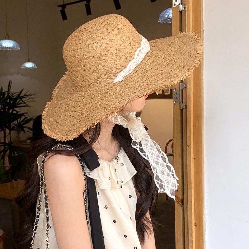 Соломенная шляпа с лентой, отделанной кружевом, широкополая шляпа от солнца и пляжная соломенная шляпа для тени. хаки
Соломенная шляпа с лентой, отделанной кружевом, широкополая шляпа от солнца и пляжная соломенная шляпа для тени. хаки