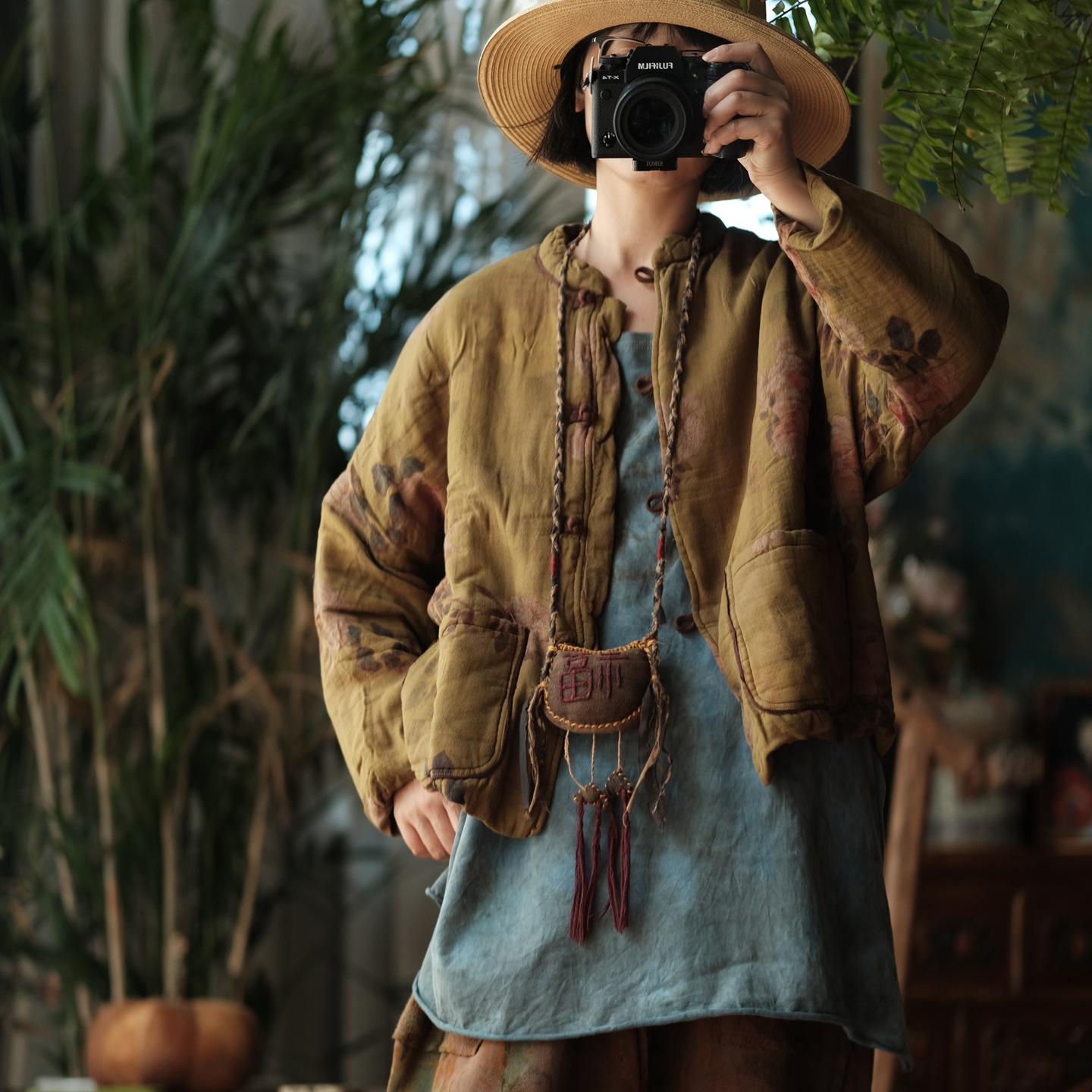 Johnature Women Vintage Print Floral Stand Long Sleeve Patchwork Pockets Coats Autumn Button Warm Coats One Size
Johnature Women Vintage Print Floral Stand Long Sleeve Patchwork Pockets Coats Autumn Button Warm Coats One Size