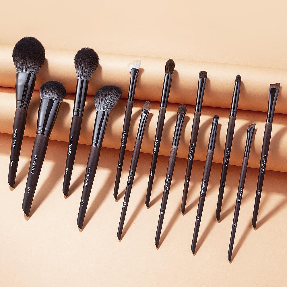 13-Piece Makeup Brush Set: Wooden Handle Brushes for Concealer, Nose Shadow, Blush, Loose Powder, Foundation, Eyebrow, and Lips.
13-Piece Makeup Brush Set: Wooden Handle Brushes for Concealer, Nose Shadow, Blush, Loose Powder, Foundation, Eyebrow, and Lips.