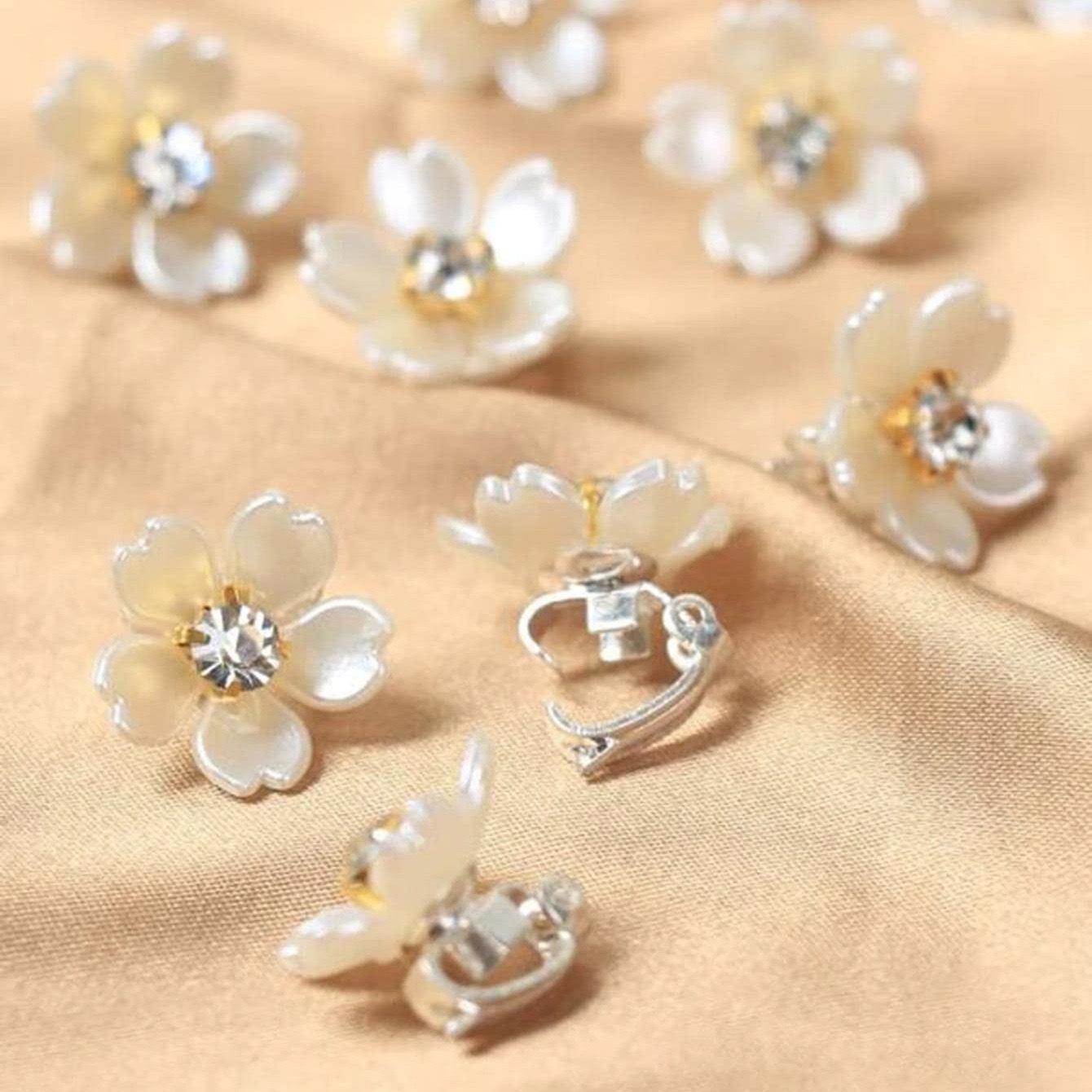 10pcs White Flower Rhinestone Hair Clips for DIY Wig Dreads Accessories белый
10pcs White Flower Rhinestone Hair Clips for DIY Wig Dreads Accessories белый