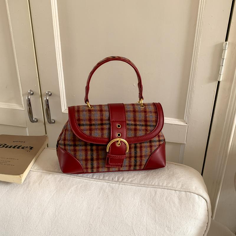 Winter new underarm retro bag women s large capacity fashion saddle bag texture casual women s bag червоний
Winter new underarm retro bag women s large capacity fashion saddle bag texture casual women s bag червоний