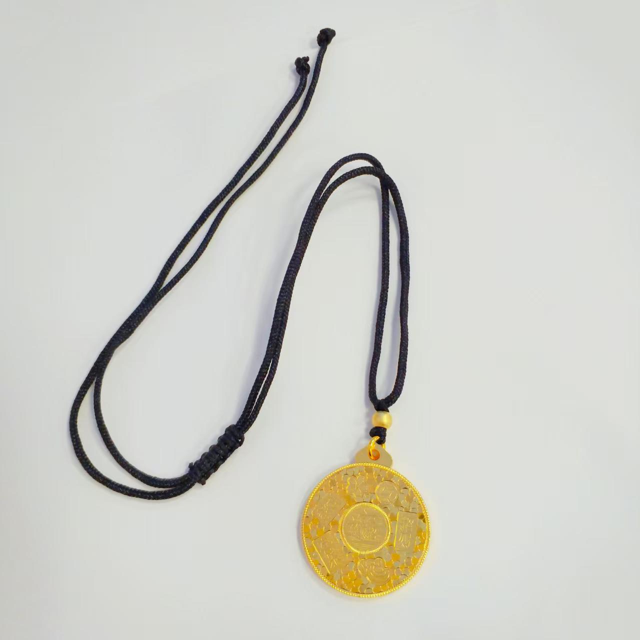 Engraved Gold Sand Four-Leaf Clover Peace Pendant Necklace
Engraved Gold Sand Four-Leaf Clover Peace Pendant Necklace