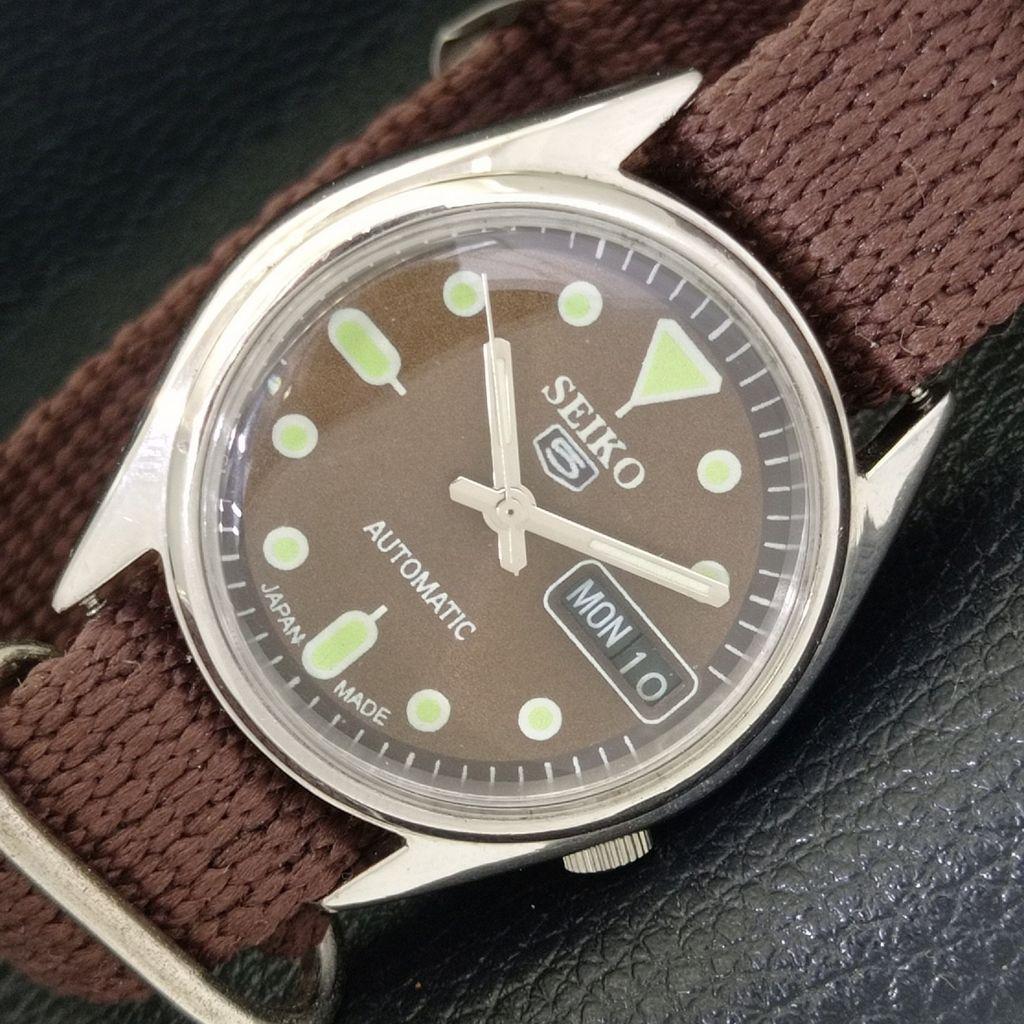Б/У винтажные мужские часы SEIKO 5 AUTOMATIC 7S26A из Японии с коричневым циферблатом a433541-2 R117-a433541
Б/У винтажные мужские часы SEIKO 5 AUTOMATIC 7S26A из Японии с коричневым циферблатом a433541-2 R117-a433541