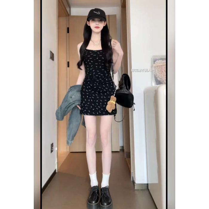 Black suspender floral dress women s early spring new super good-looking hot girl small waist and thin skirt S
Black suspender floral dress women s early spring new super good-looking hot girl small waist and thin skirt S