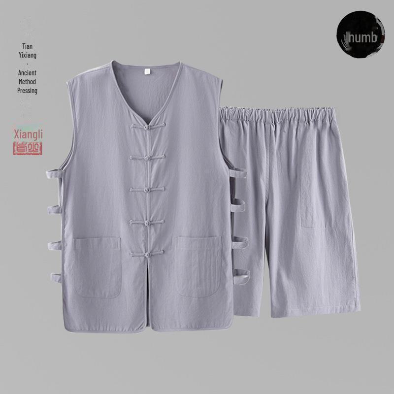 Мужской костюм Тан из хлопка и льна: Комплект из жилета и шорт — летний наряд в китайском стиле для людей среднего и пожилого возраста.
Мужской костюм Тан из хлопка и льна: Комплект из жилета и шорт — летний наряд в китайском стиле для людей среднего и пожилого возраста.