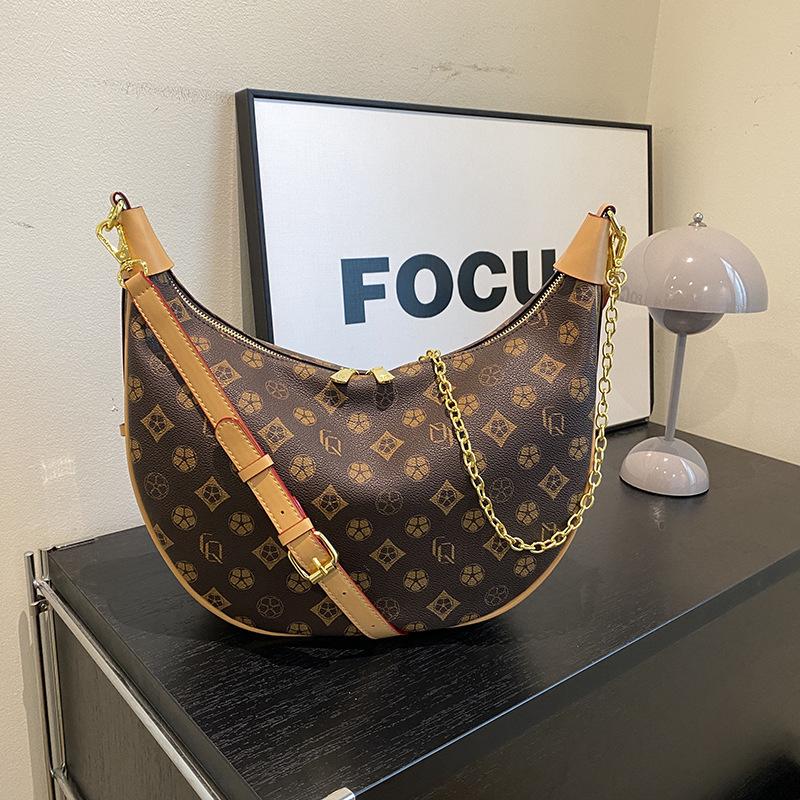 Textured large-capacity bag women s new versatile crescent armpit bag fashionable retro shoulder oblique span bag 23cm*9cm*26cm
Textured large-capacity bag women s new versatile crescent armpit bag fashionable retro shoulder oblique span bag 23cm*9cm*26cm