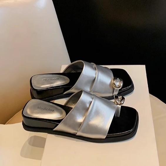 Summer new height increase cm~ French metal buckle fold width one-word set toe slope heel sandals female summer 40
Summer new height increase cm~ French metal buckle fold width one-word set toe slope heel sandals female summer 40