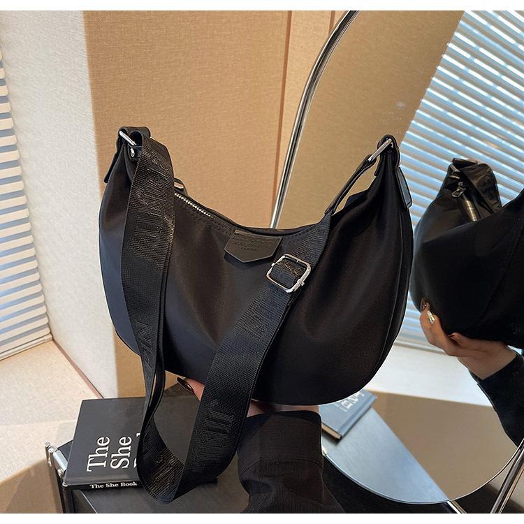 Trend casual dumpling bag 2025 winter new fashion versatile shoulder bag work women s bag чёрный
Trend casual dumpling bag 2025 winter new fashion versatile shoulder bag work women s bag чёрный