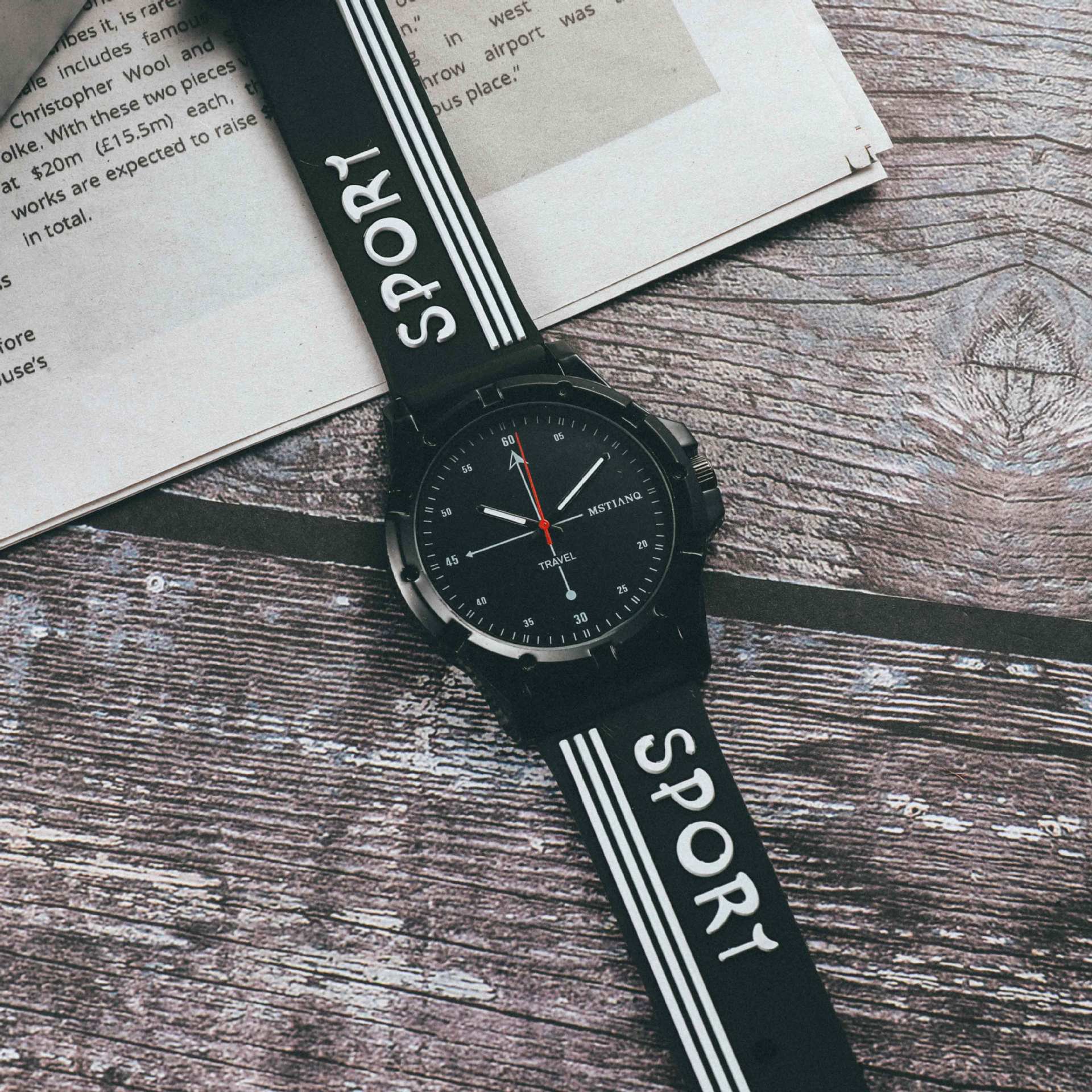 Fashion Men S Watch Junior High School Student Couple Trend Retro Style Outdoor Sports Watch
Fashion Men S Watch Junior High School Student Couple Trend Retro Style Outdoor Sports Watch