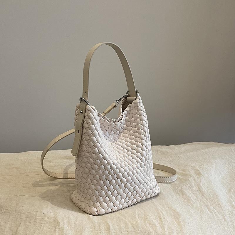 Новый модный тренд плетеная сумка-ведро портативная на плечо через плечо женская сумка мода
Новый модный тренд плетеная сумка-ведро портативная на плечо через плечо женская сумка мода