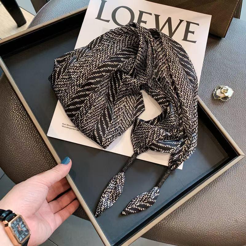 Retro Paisley Silk Triangle Scarf for Women – Versatile Waist and Jeans Accessory
Retro Paisley Silk Triangle Scarf for Women – Versatile Waist and Jeans Accessory