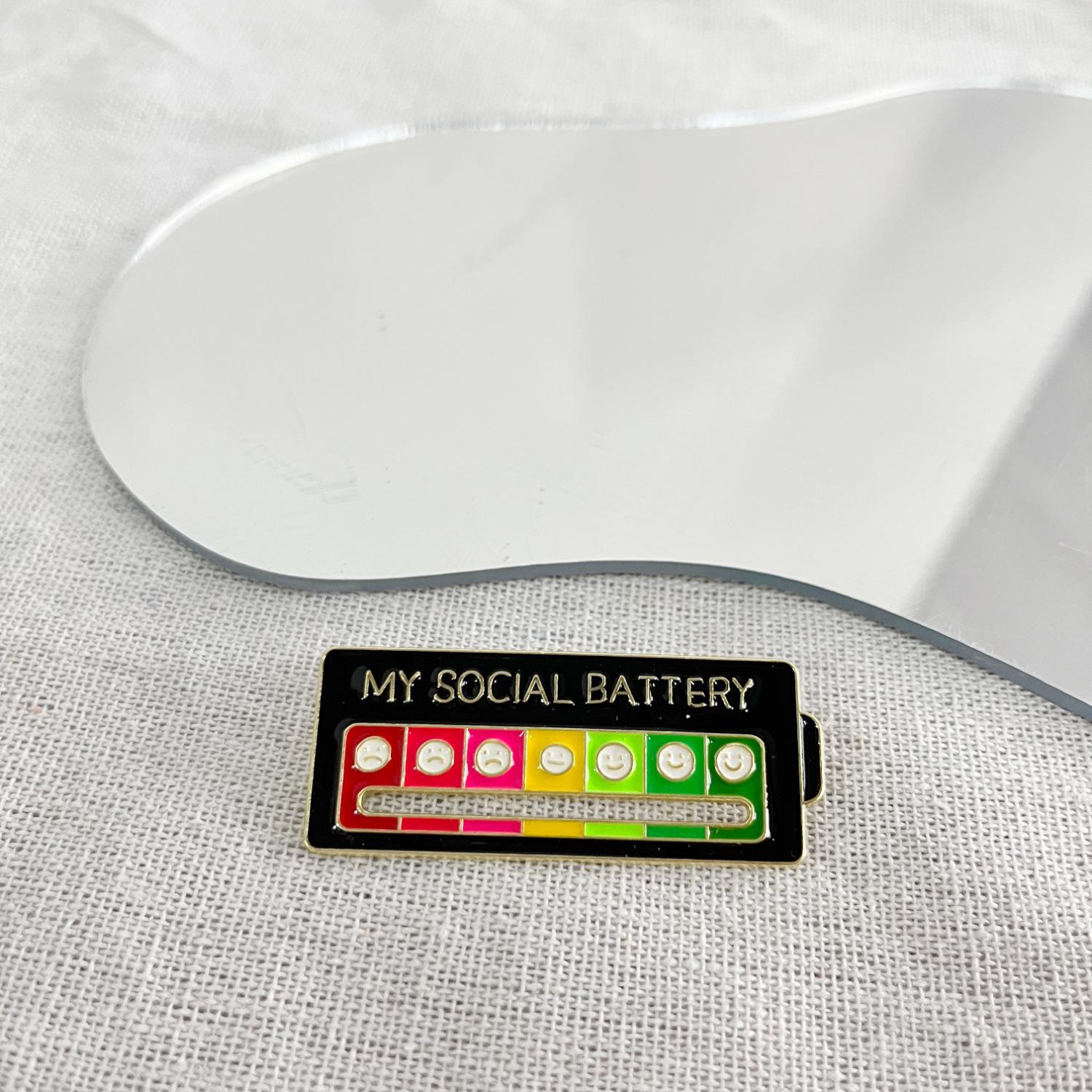 Доступный: Брошь-значок настроения «Моя социальная батарея» - Персонализированный интерактивный значок
Доступный: Брошь-значок настроения «Моя социальная батарея» - Персонализированный интерактивный значок