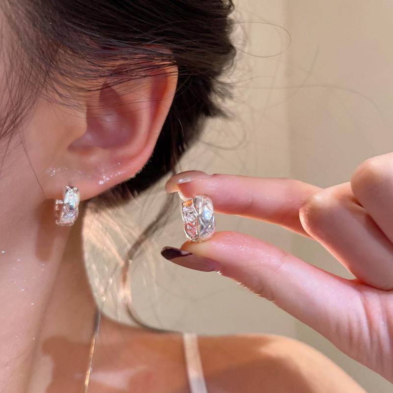 Korean simple diamond plain ring ear buckle women s retro personality versatile temperament fashion cold wind unique earrings earrings
Korean simple diamond plain ring ear buckle women s retro personality versatile temperament fashion cold wind unique earrings earrings
