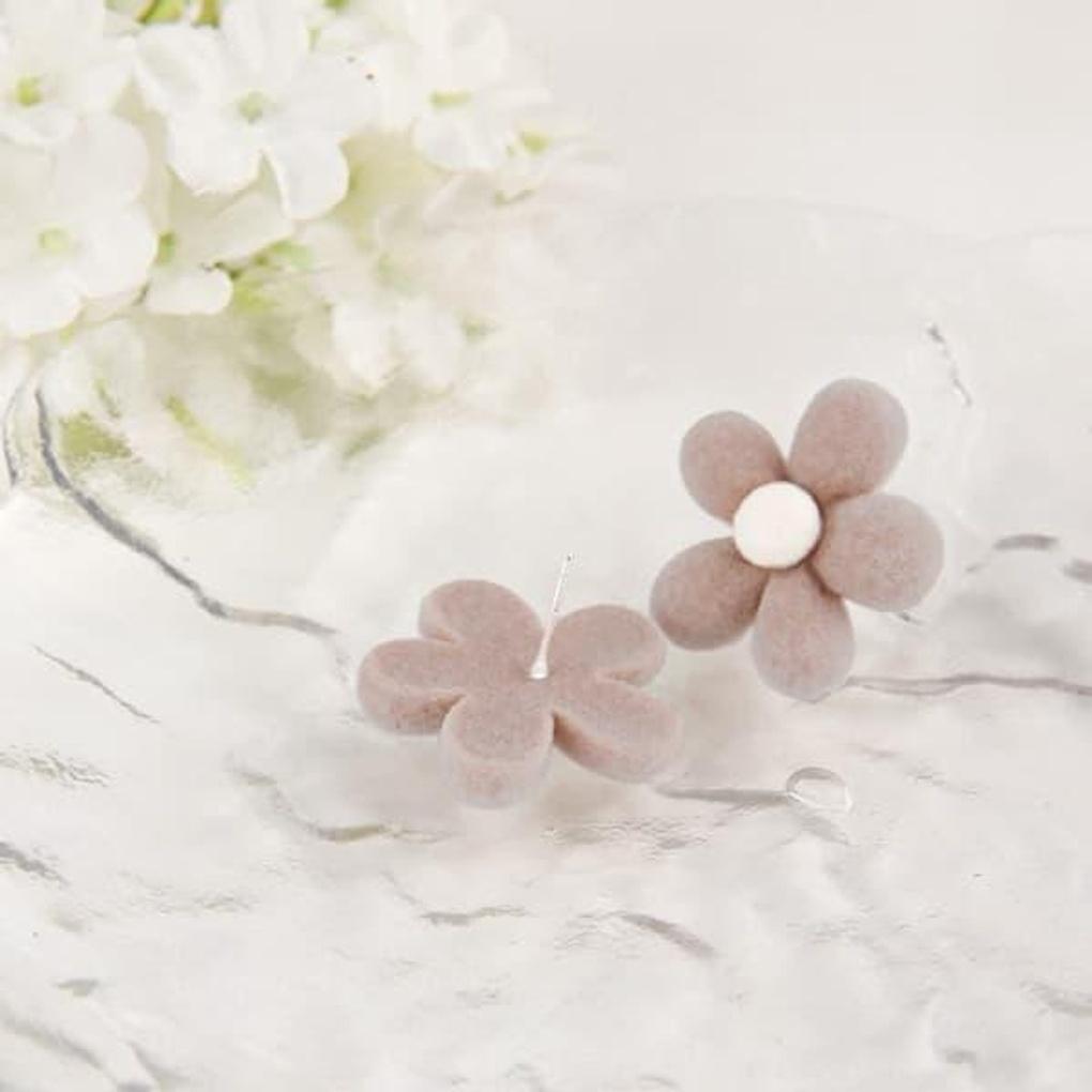 Women s Round Leaf Flower Point Earrings (Silver Needle) single
Women s Round Leaf Flower Point Earrings (Silver Needle) single