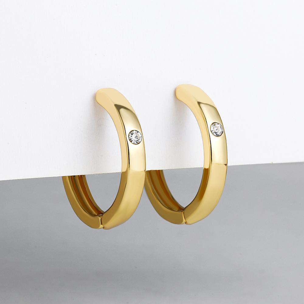 Minimalist Sparkling Crystal Hoop Earrings for Women Classic Gold Plated Metal Round Circle Hoops Ear Buckle Zircon Gift
Minimalist Sparkling Crystal Hoop Earrings for Women Classic Gold Plated Metal Round Circle Hoops Ear Buckle Zircon Gift