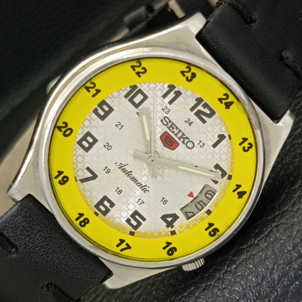 USED VINTAGE SEIKO 5 AUTOMATIC JAPAN MENS SILVER COLOR DIAL WATCH a434507-2 R121-a434507
USED VINTAGE SEIKO 5 AUTOMATIC JAPAN MENS SILVER COLOR DIAL WATCH a434507-2 R121-a434507