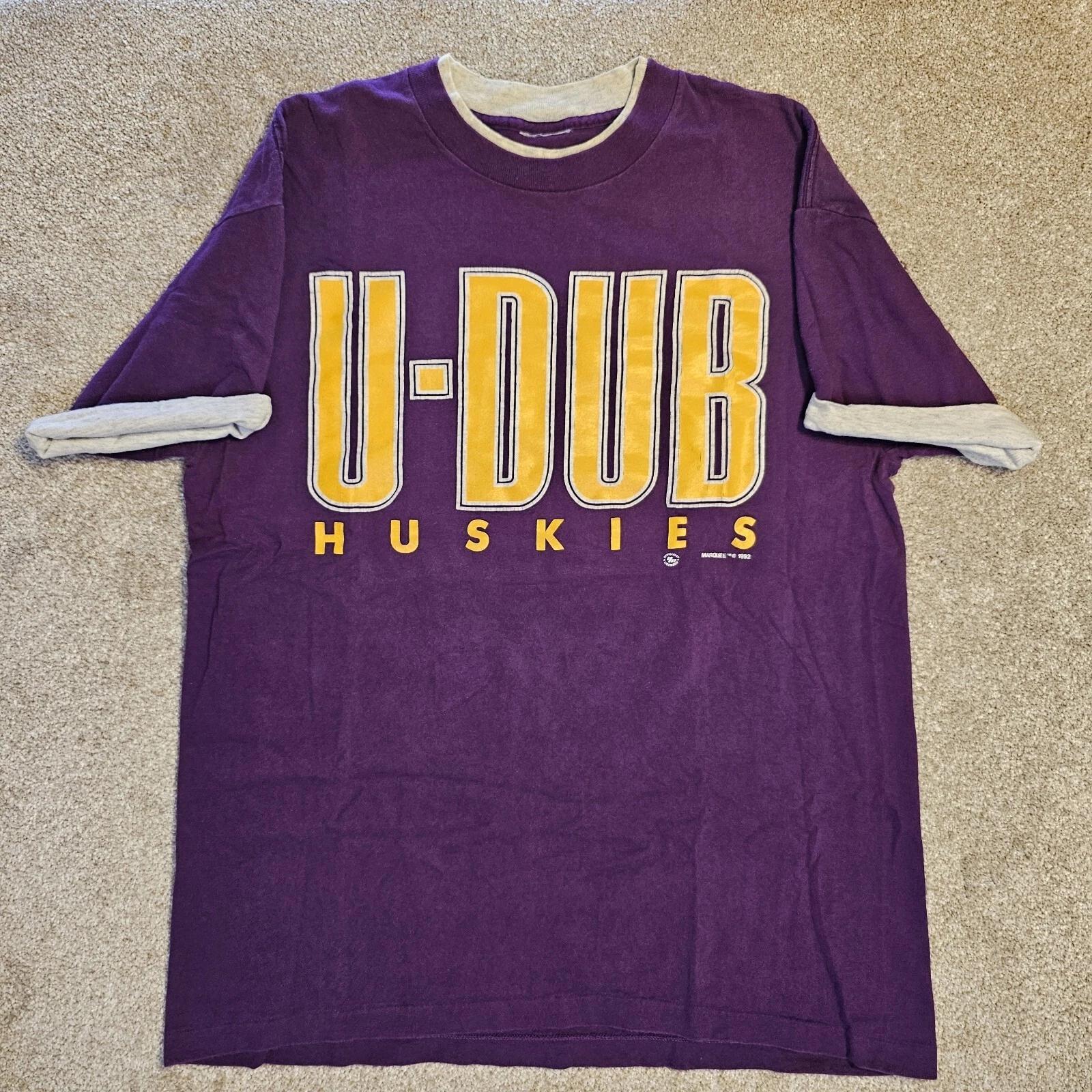 Винтажная двойная футболка U-DUB Huskies 1992 года Мужская L 90-е Университет Вашингтона WA 4XL
Винтажная двойная футболка U-DUB Huskies 1992 года Мужская L 90-е Университет Вашингтона WA 4XL