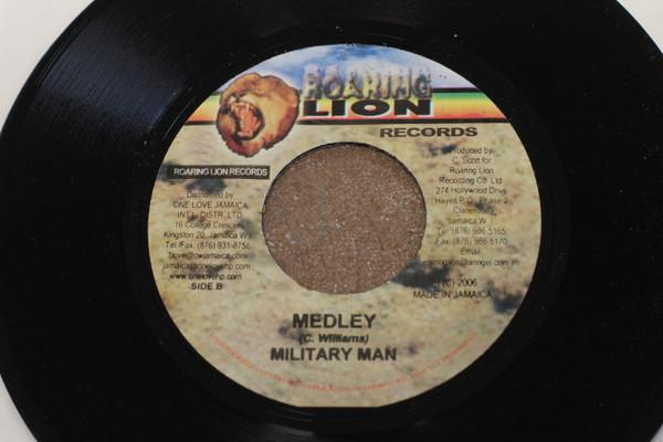 7inch Record GEORGE NOOKS / MILITARY MAN - Medley NONE Roaring Lion Re 2006 Jamaica Reggae, Ska & Dub Used
7inch Record GEORGE NOOKS / MILITARY MAN - Medley NONE Roaring Lion Re 2006 Jamaica Reggae, Ska & Dub Used