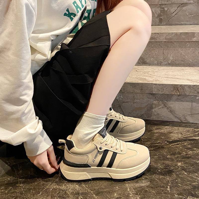 New dad shoes girls spring student sports running shoes casual shoes thick soles increase 40
New dad shoes girls spring student sports running shoes casual shoes thick soles increase 40
