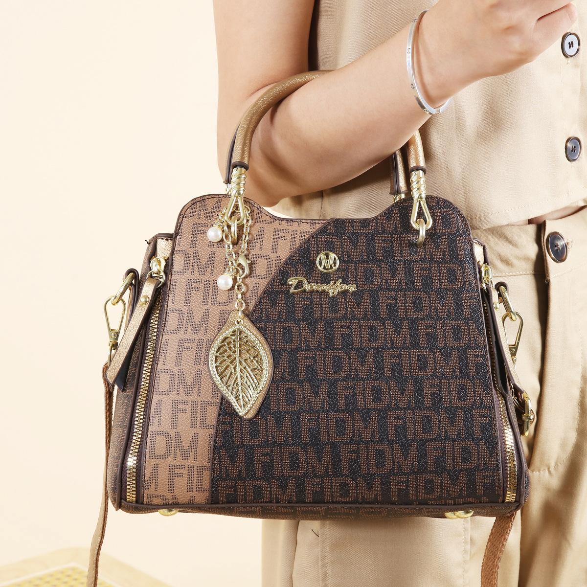 Handbag Women s 2025 New Crossbody Bag Large Capacity Middle-aged Mom Handheld Shoulder Bag
Handbag Women s 2025 New Crossbody Bag Large Capacity Middle-aged Mom Handheld Shoulder Bag