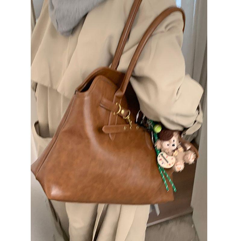 Retro Satchel Fancy Large Capacity Commuter Bag Brown(No pendant)
Retro Satchel Fancy Large Capacity Commuter Bag Brown(No pendant)